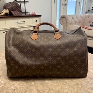 Gorgeous vintage Speedy 40! Love this bag for travel!